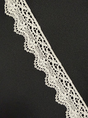 Bordure blanche brodée - T19