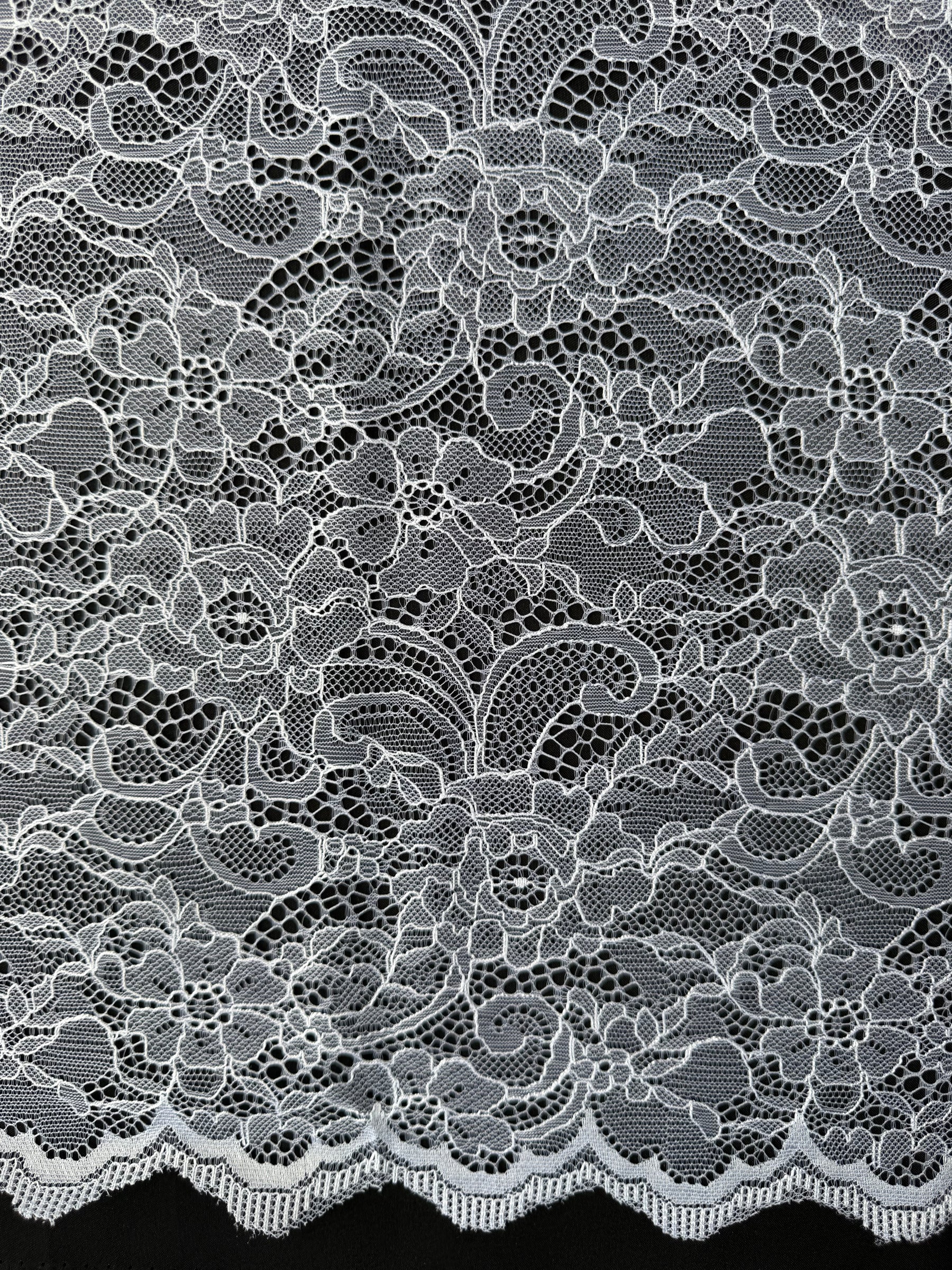 Dentelle Raschel blanche - P412