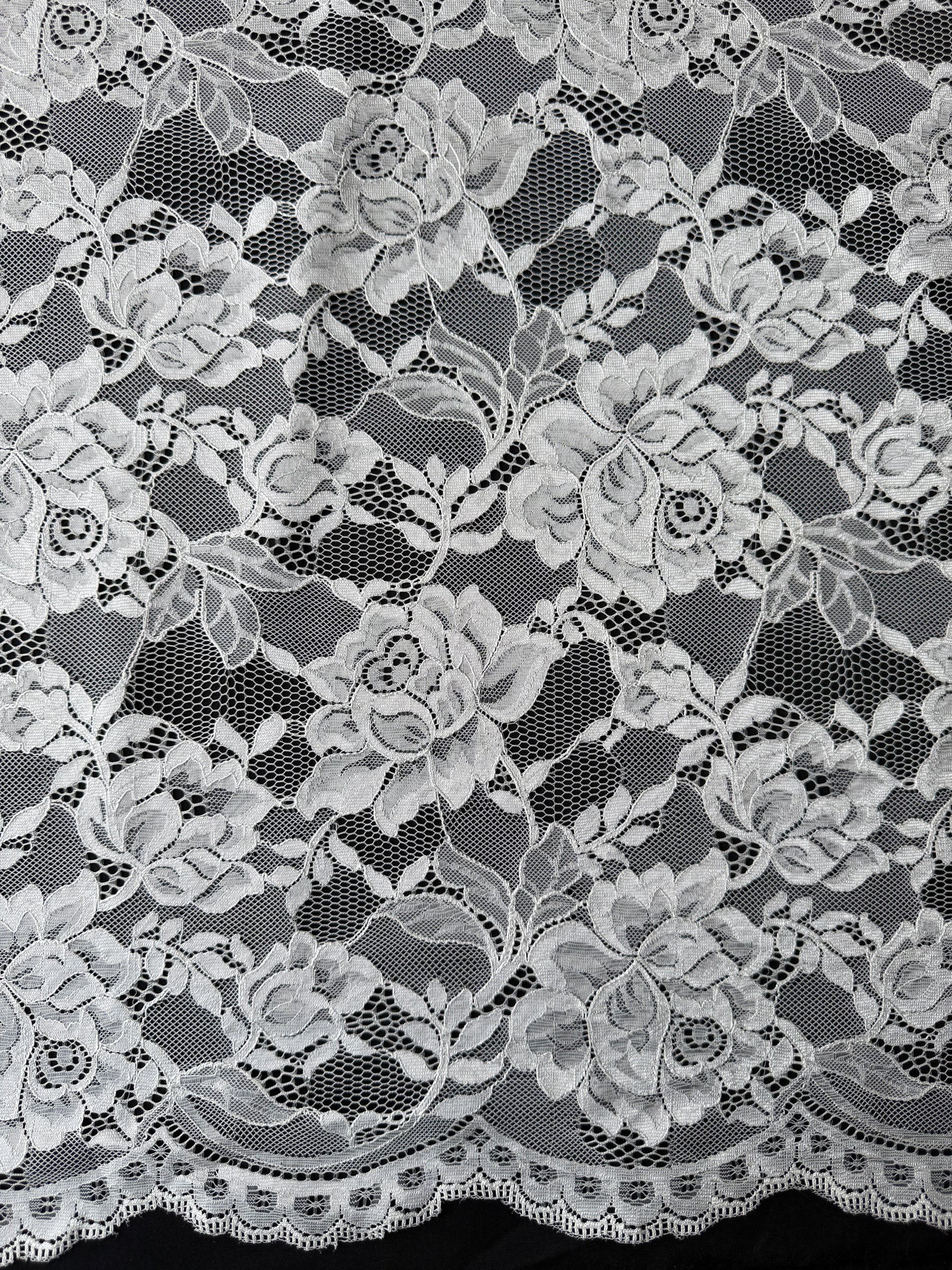 Dentelle Raschel ivoire - P212