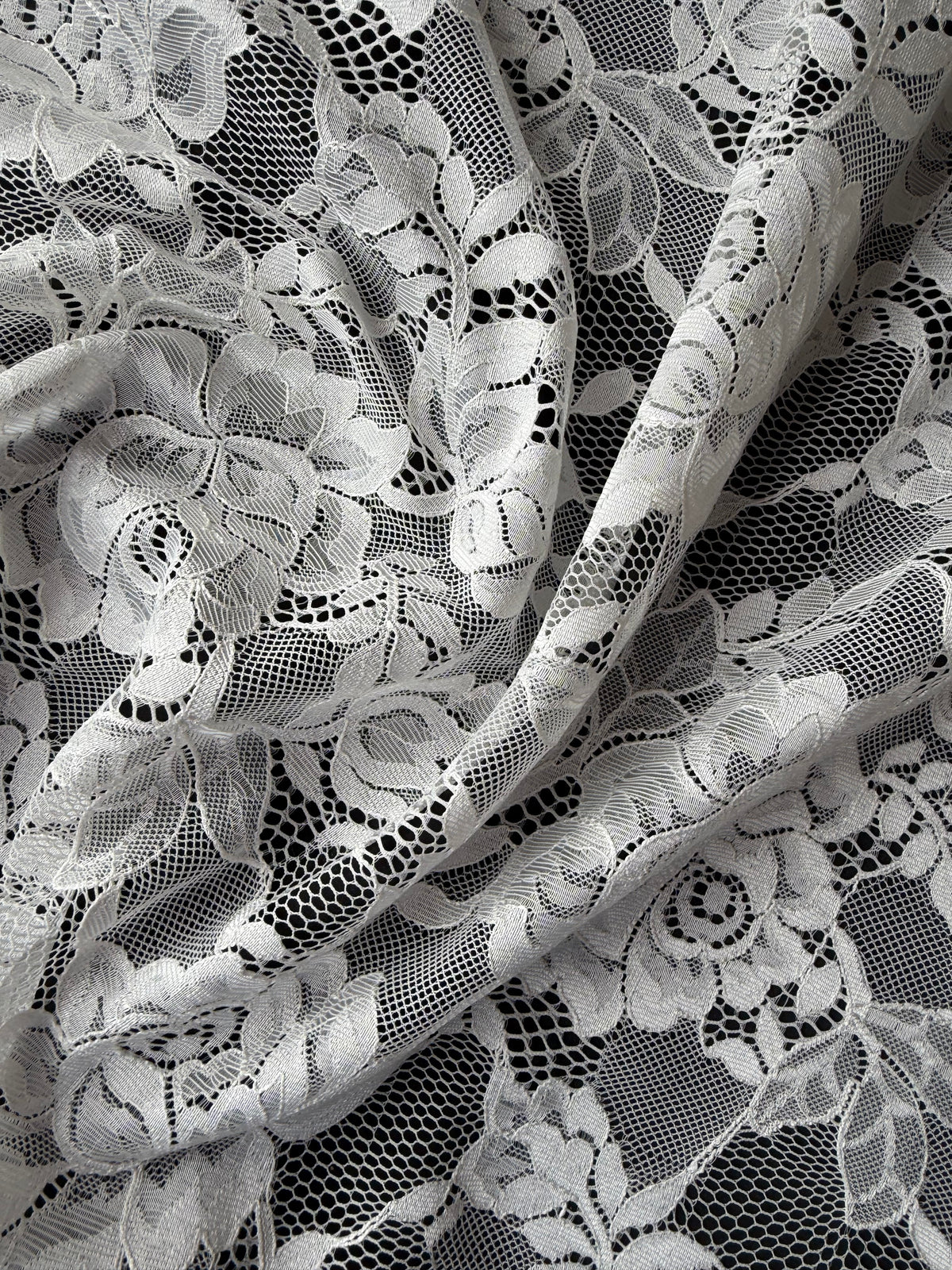 Dentelle Raschel ivoire - P212