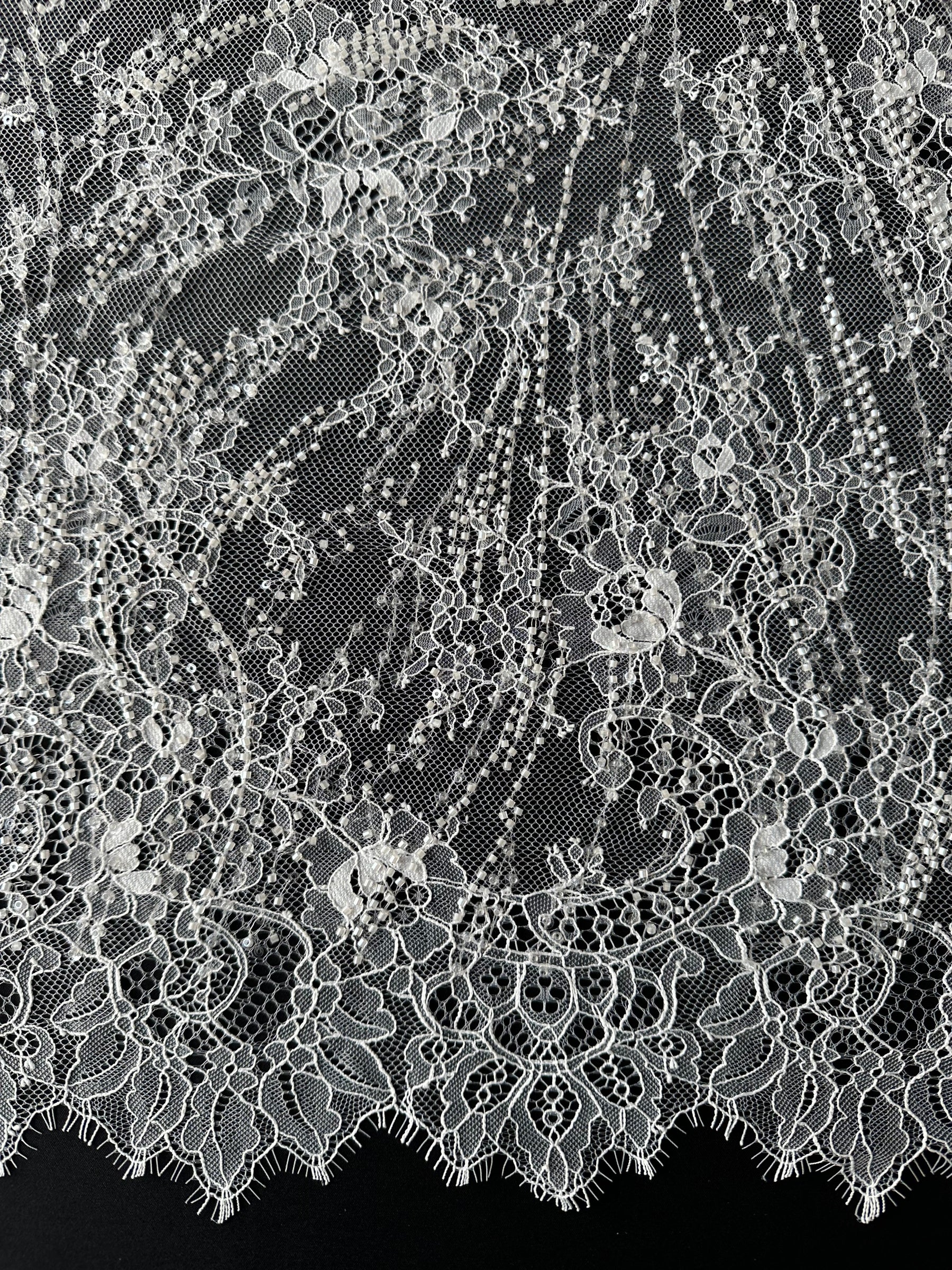 Dentelle ivoire à cordons et sequins - Cappie