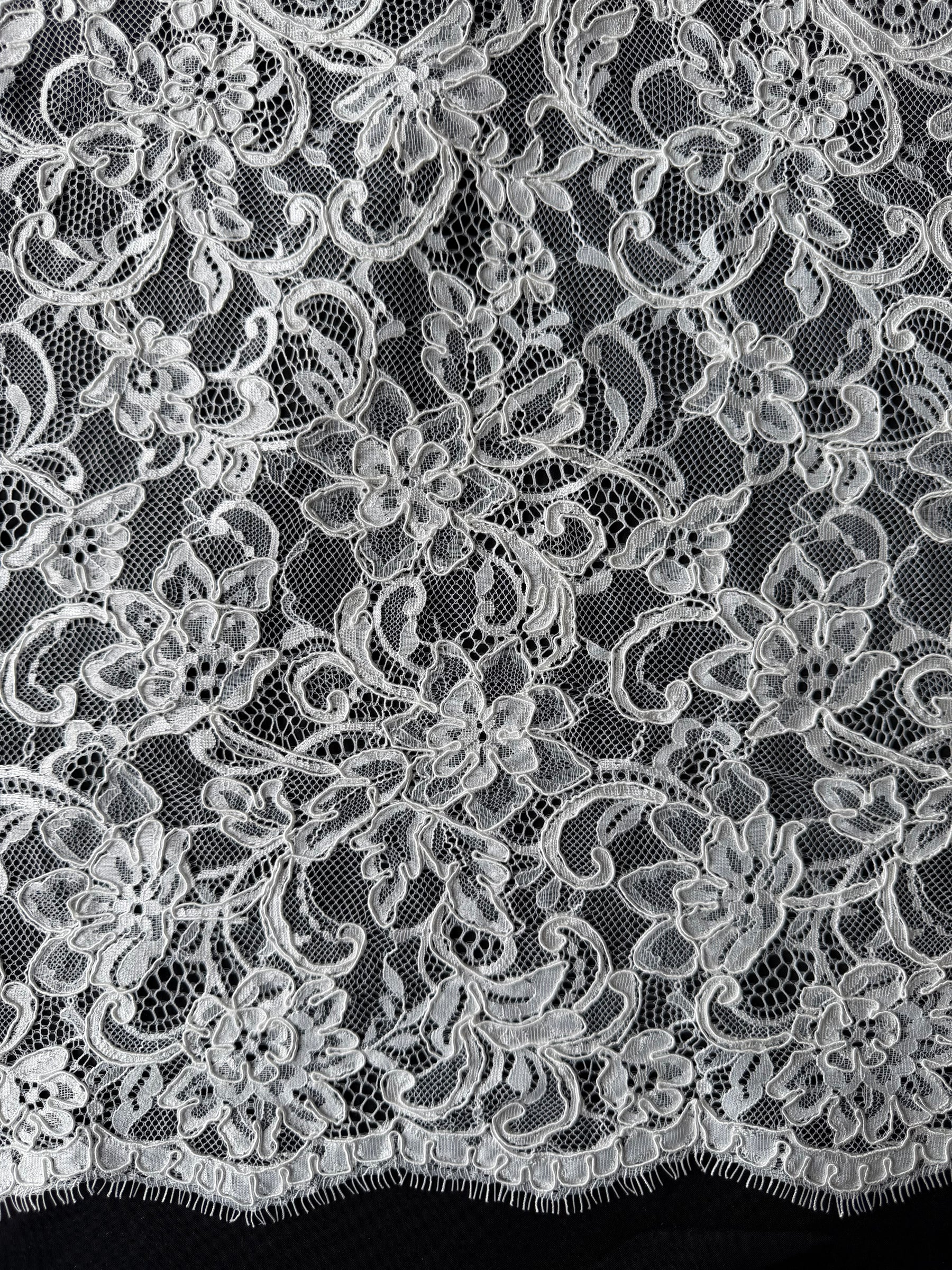 Dentelle cordée ivoire - P633