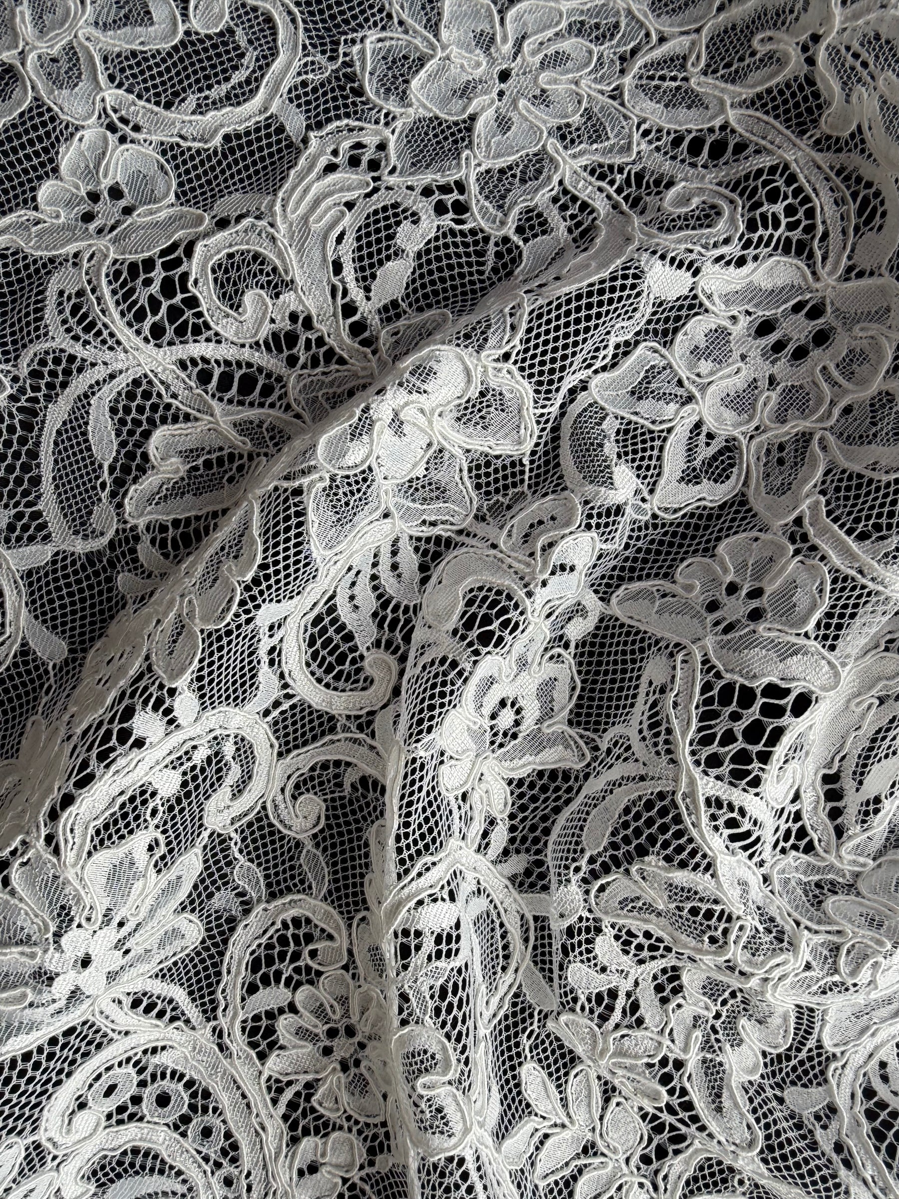 Dentelle cordée ivoire - P633
