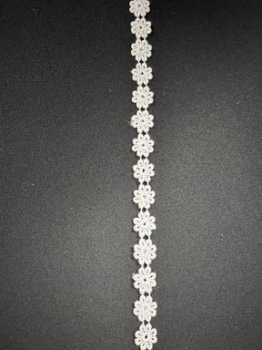 Bordure blanche brodée - T56
