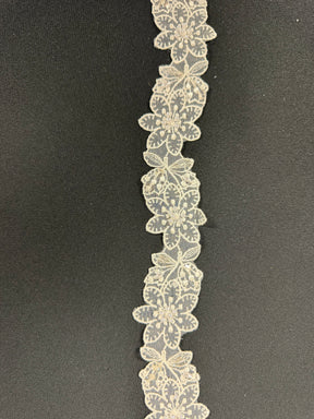 Bordure de perles et sequins ivoire - T12