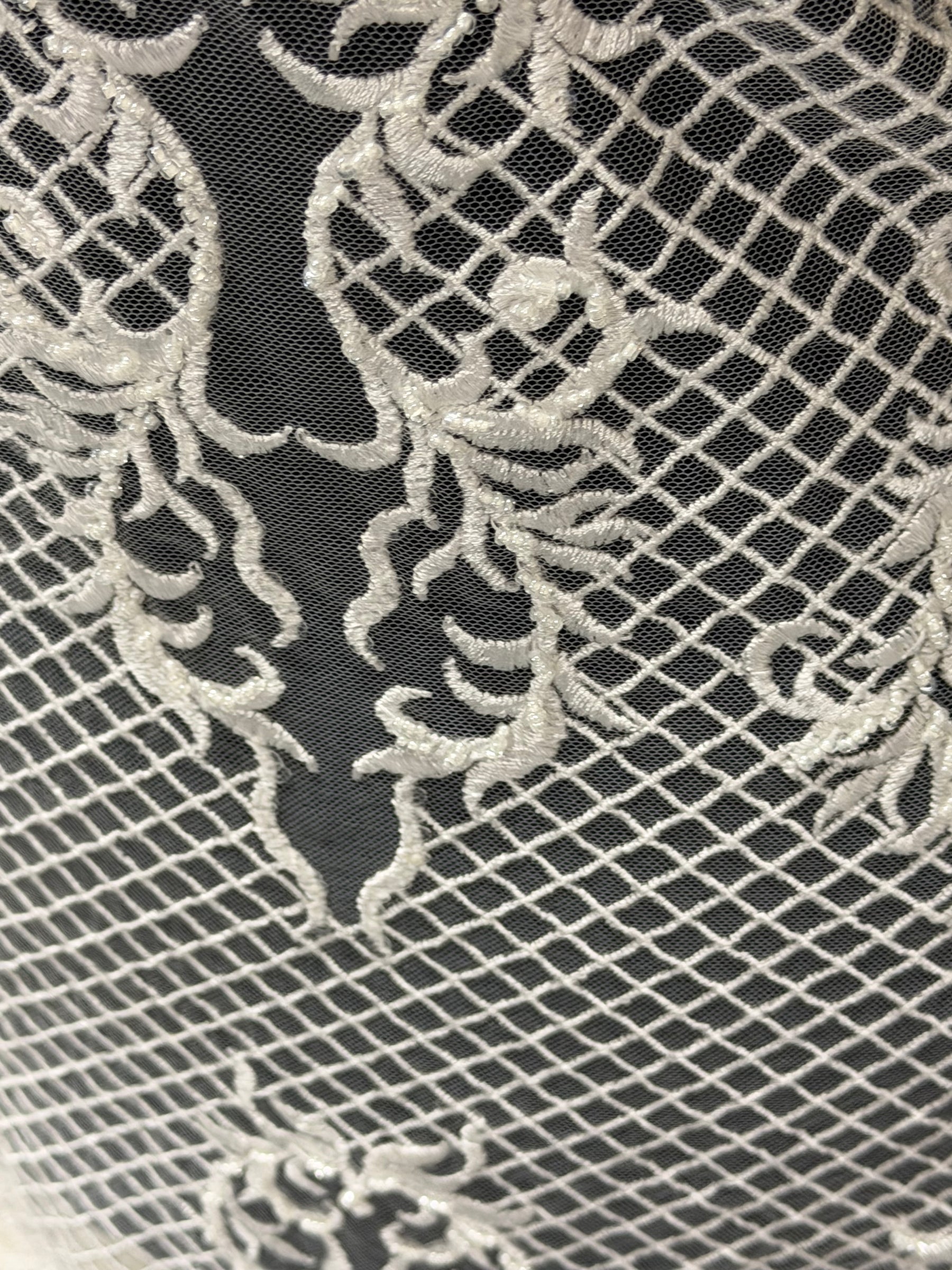 Tulle brodé de perles ivoire - EB1020
