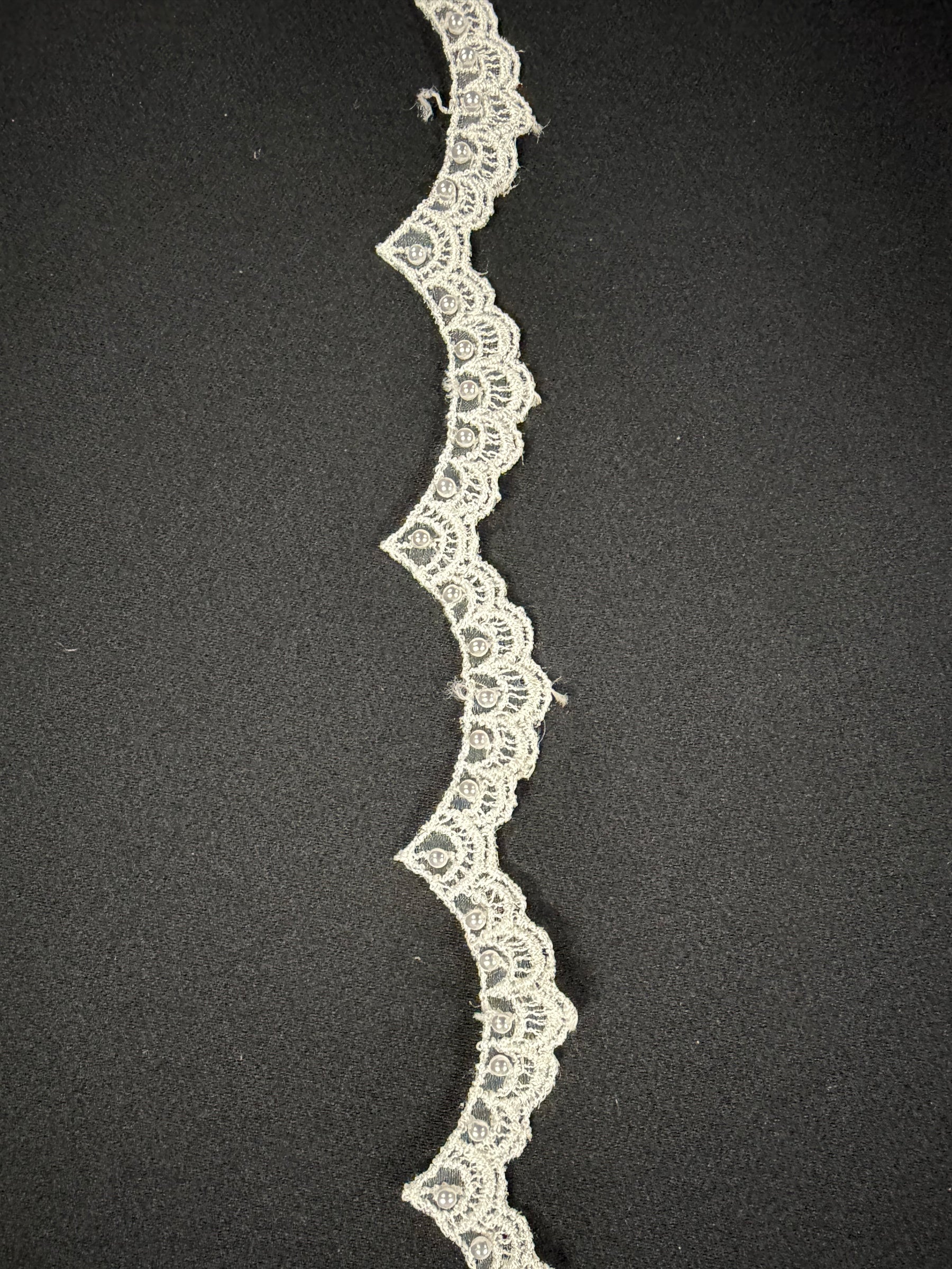 Bordure en dentelle perlée ivoire - T17