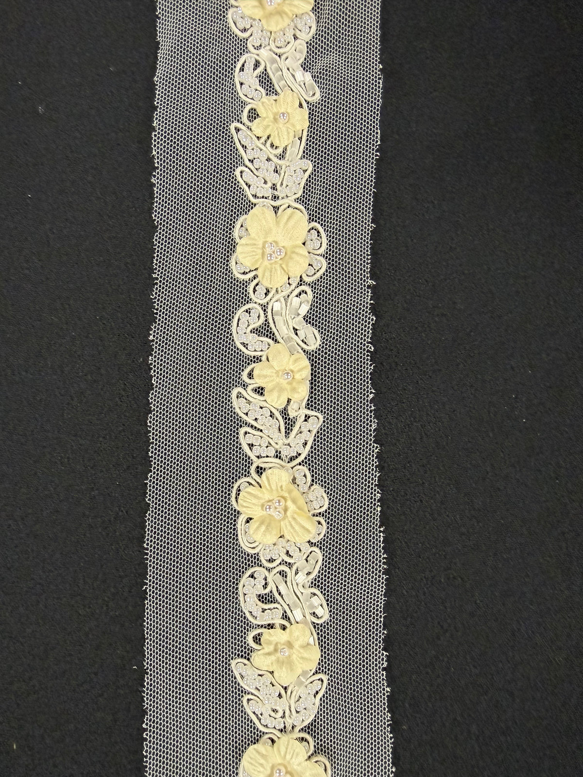 Bordure en perles doré clair - T51