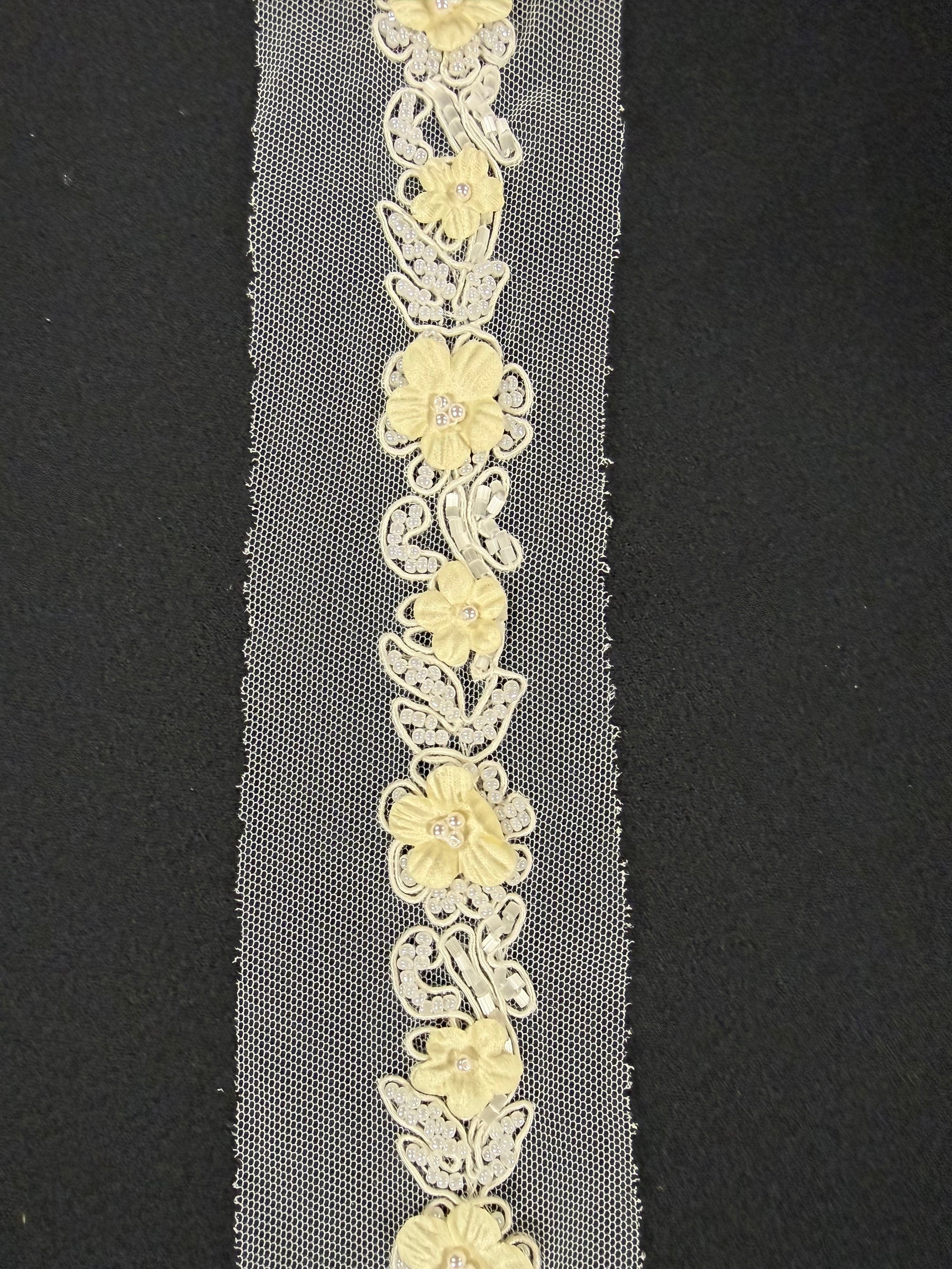 Bordure en perles doré clair - T51