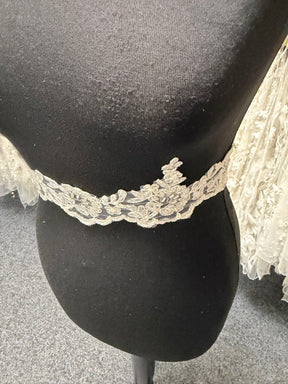 Bordure à perles et sequins ivoire/argent - T55
