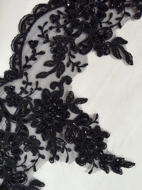 Bordure perlée et à sequins avec cordon noir - T270
