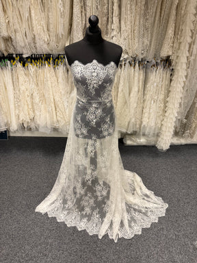 Ivory Raschel Lace - P393