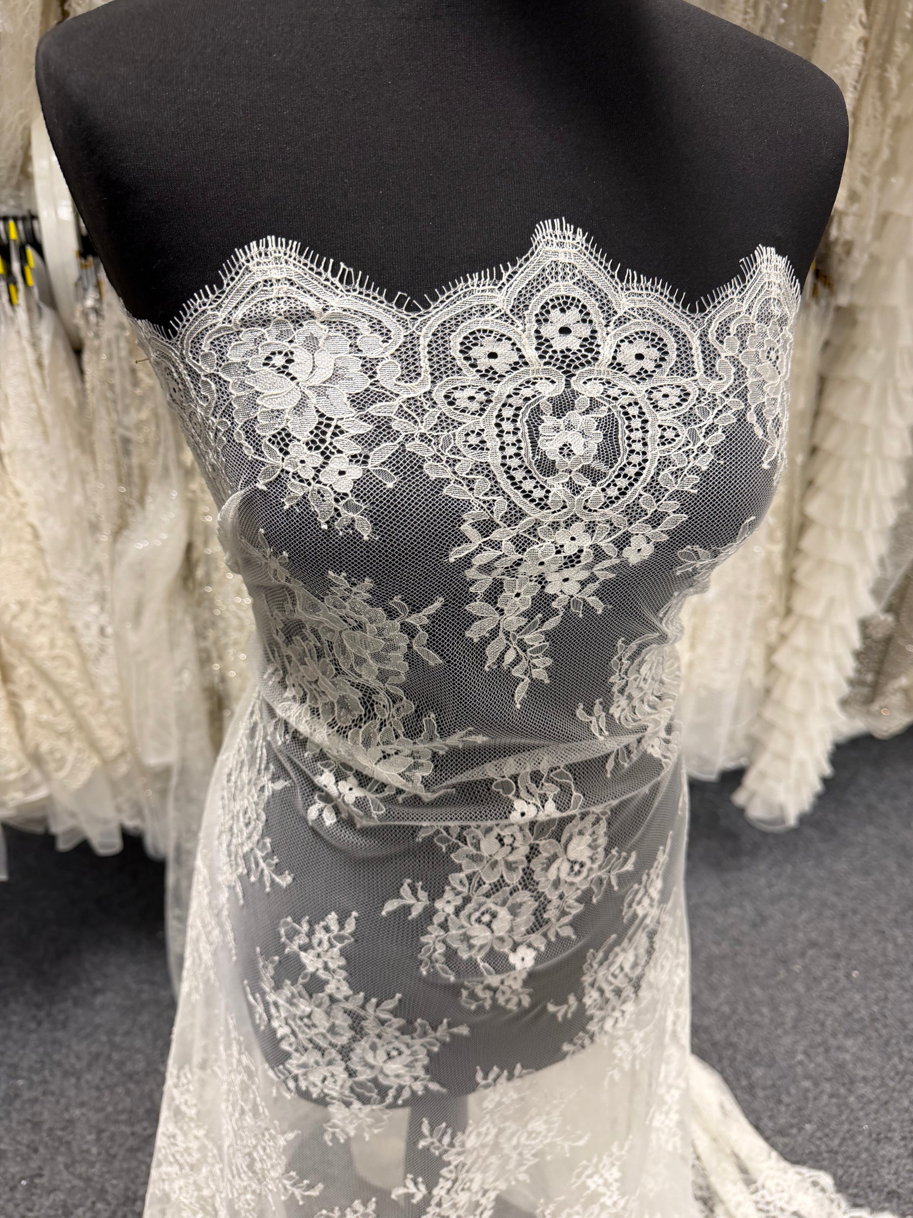 Ivory Raschel Lace - P393