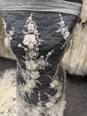 Tulle ivoire brodé de perles en 3D - EB1106