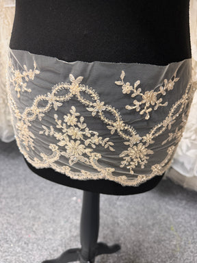 Bordure à sequins et perles champagne - T89