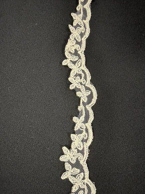 Garniture en dentelle cordée ivoire - T88