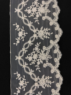 Bordure ivoire à perles et sequins - T89