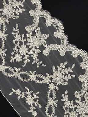 Bordure ivoire à perles et sequins - T89
