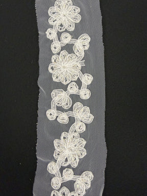 Bordure de ruban blanche à perles - T85