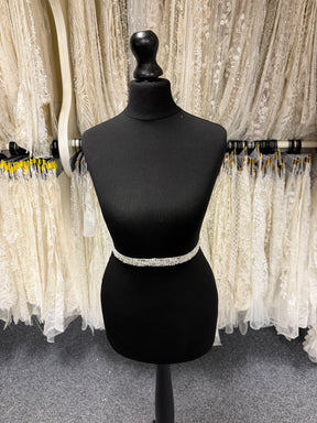 Galon de dentelle ivoire pâle orné de perles - T80