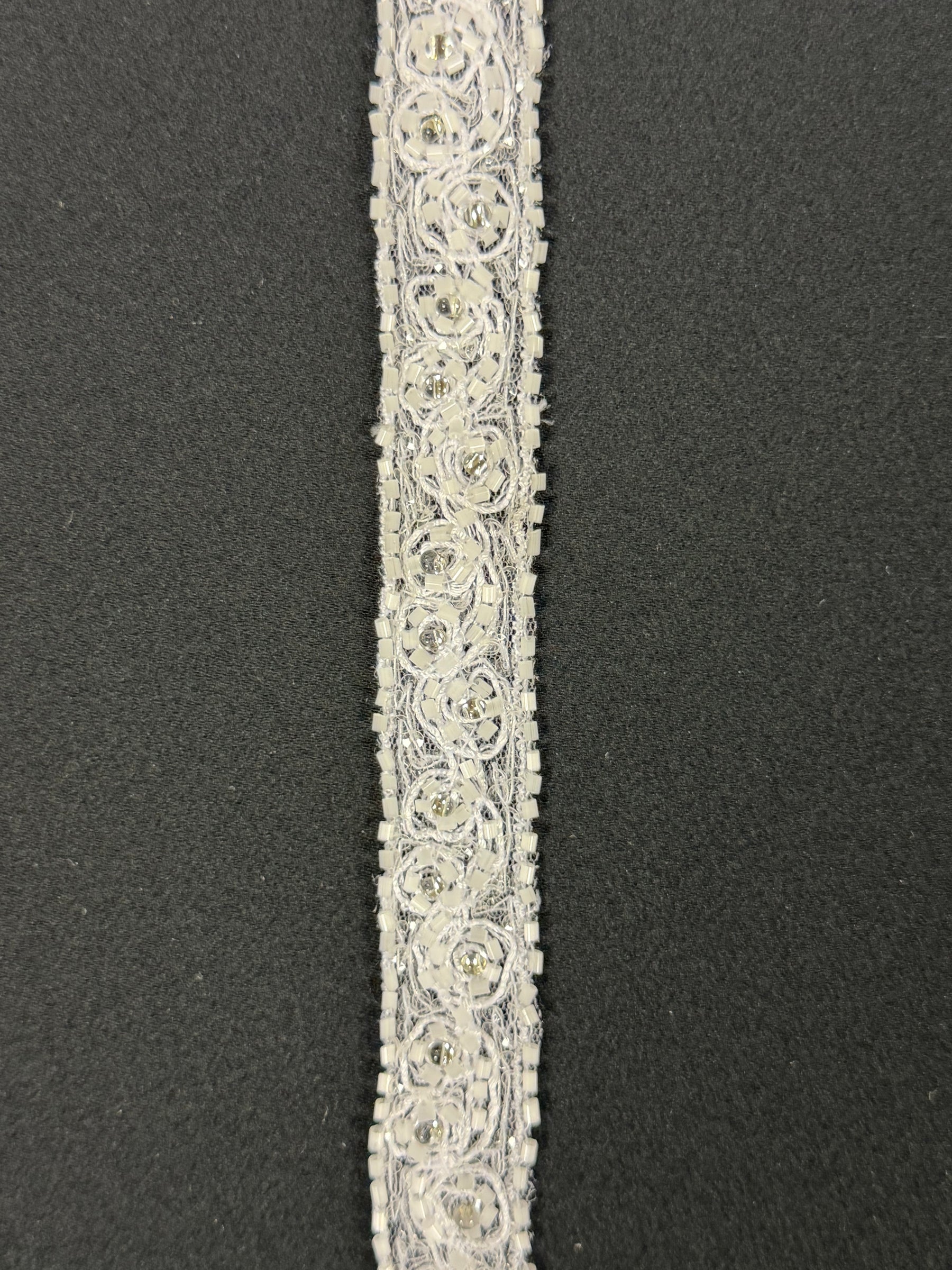 Garniture en dentelle perlée blanche - T80