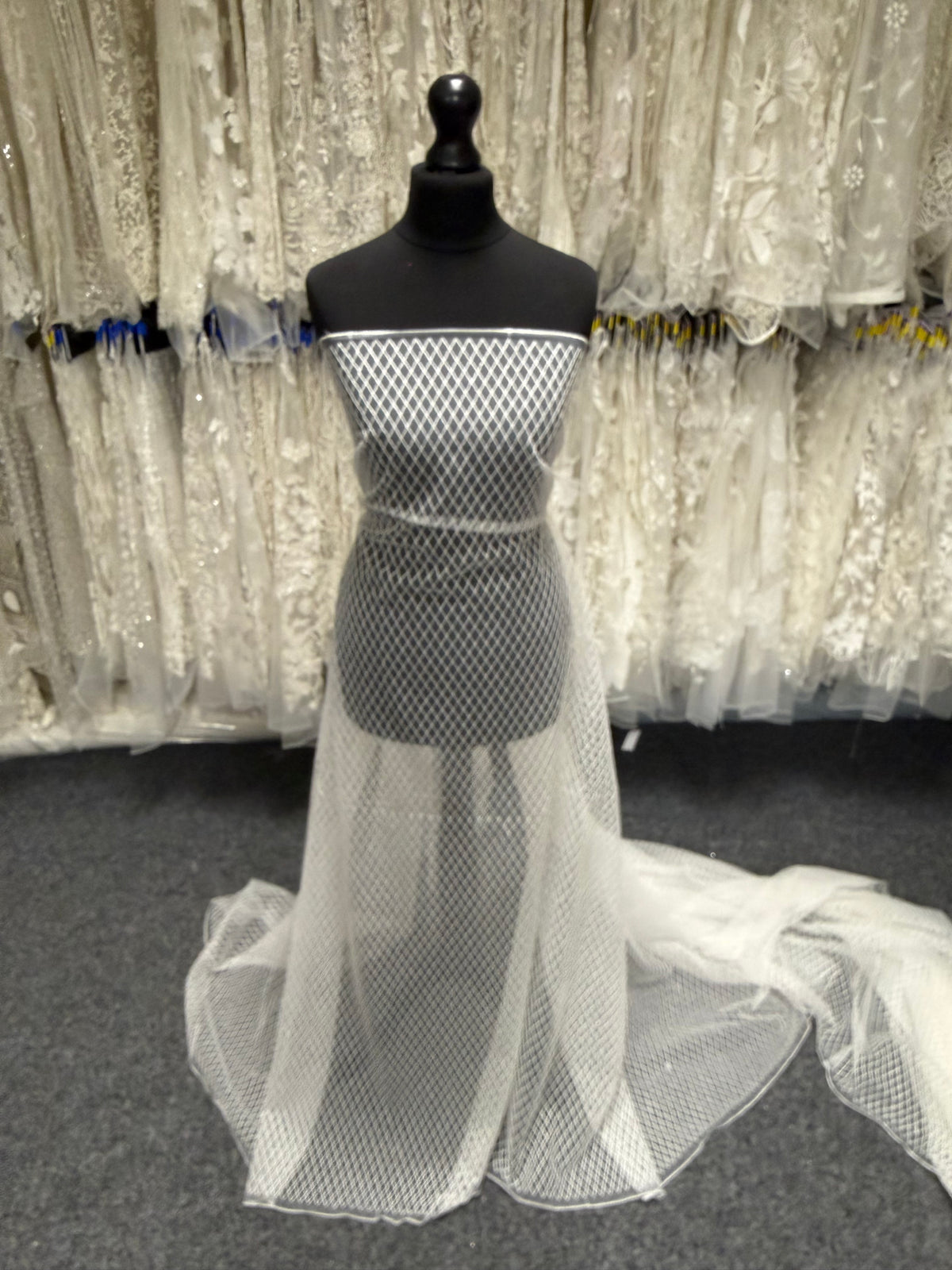 Dentelle brodée ivoire - EB5015