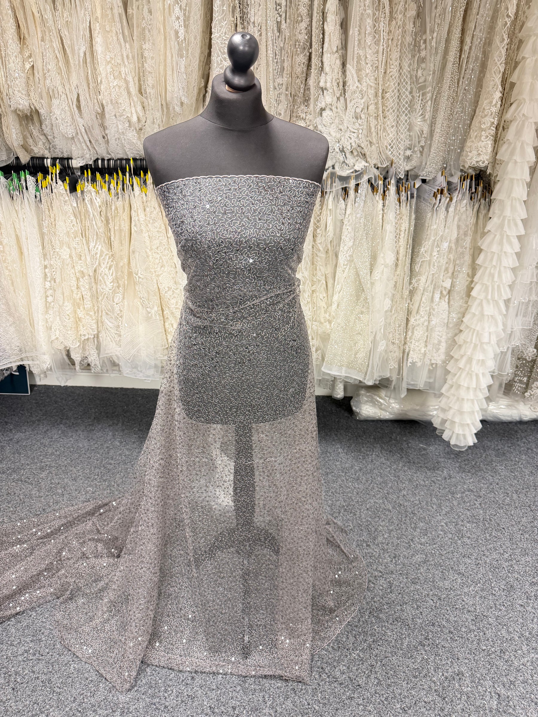 Tulle à sequins brodé taupe – EB3001