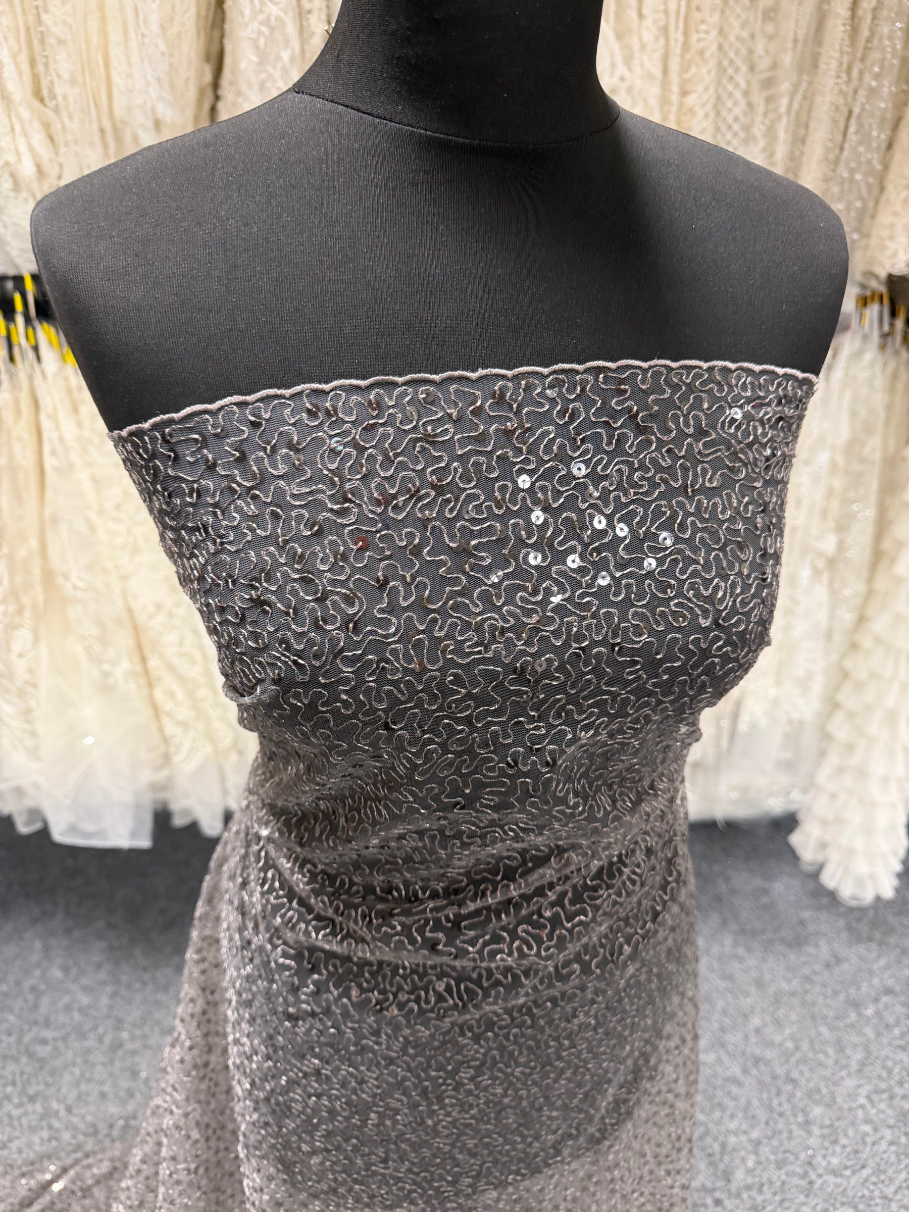 Tulle à sequins brodé taupe – EB3001