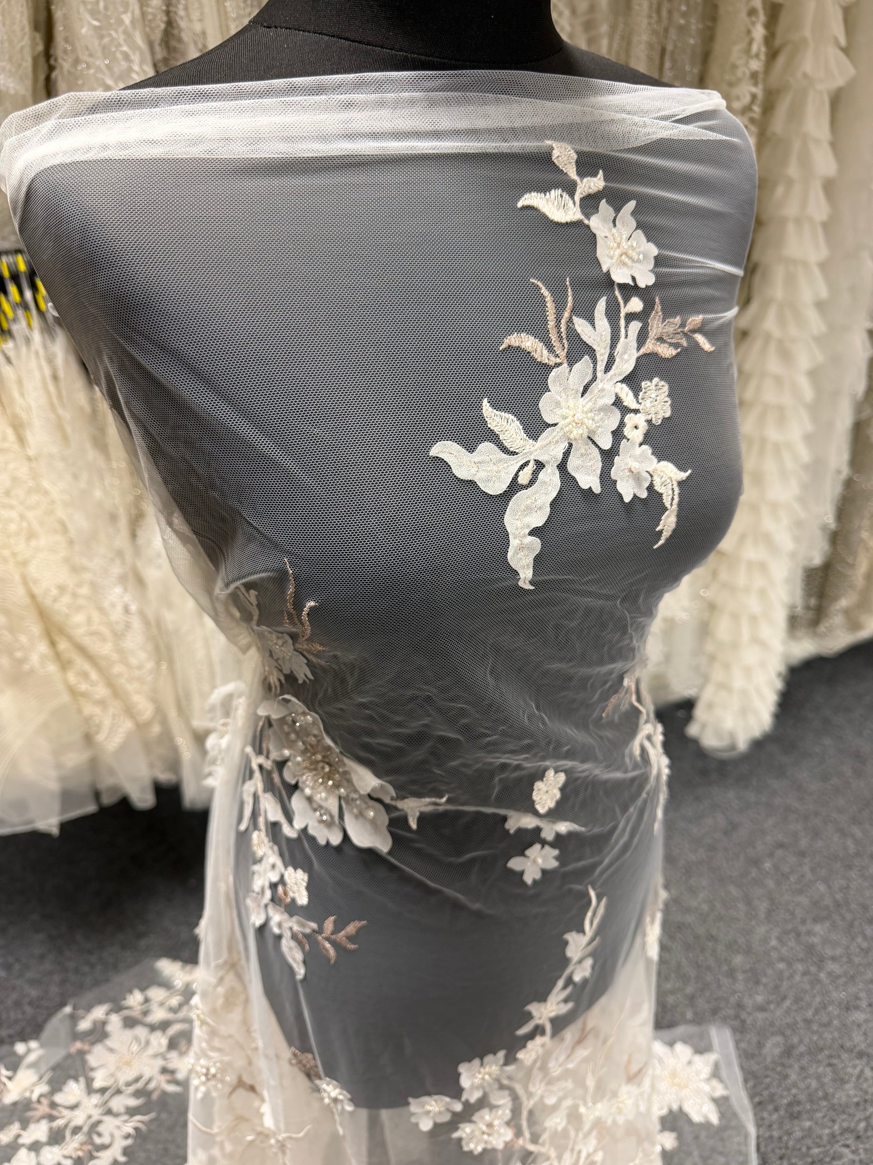 Dentelle brodée ivoire - EB1015