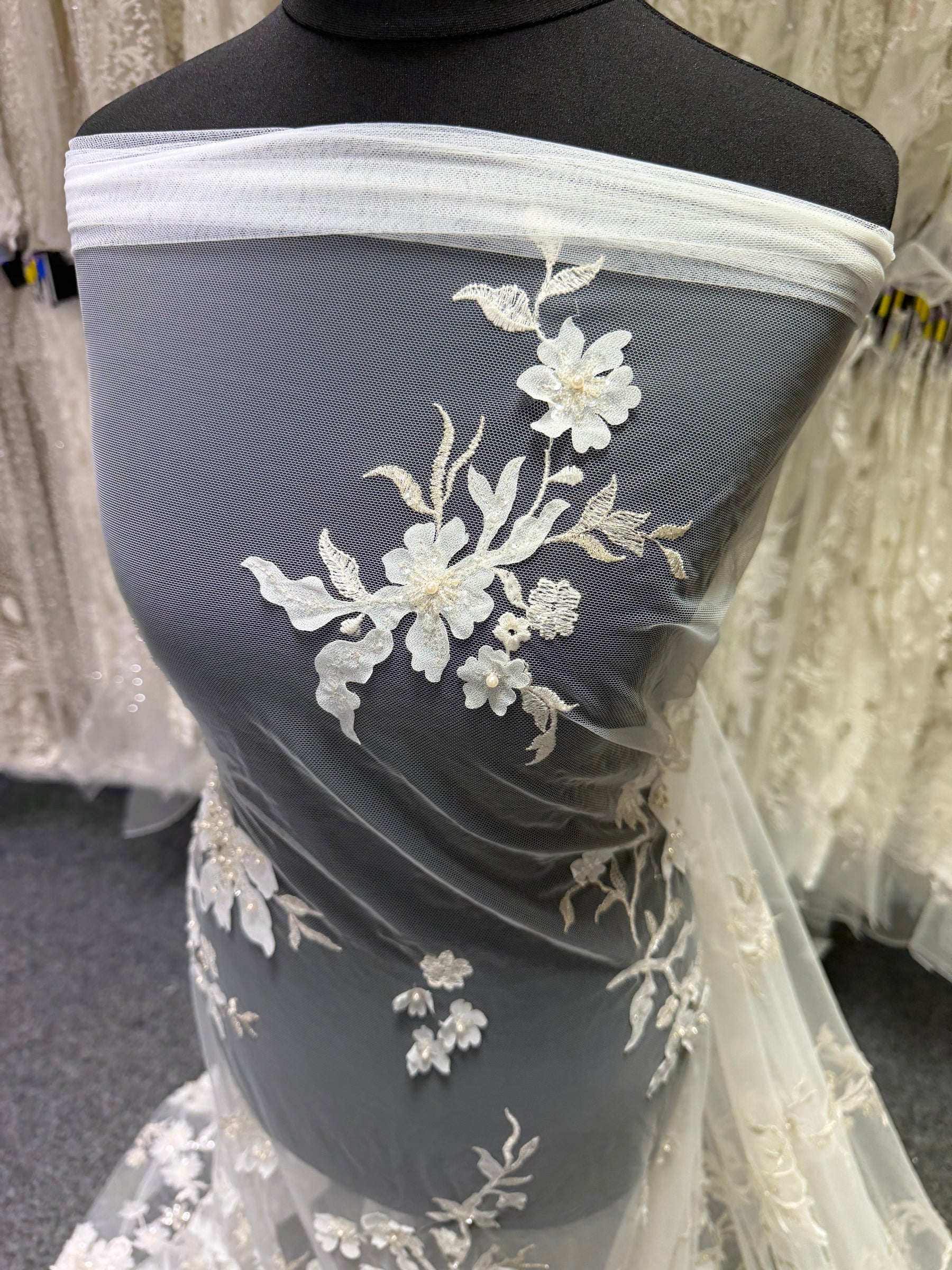 Dentelle brodée ivoire - EB1015