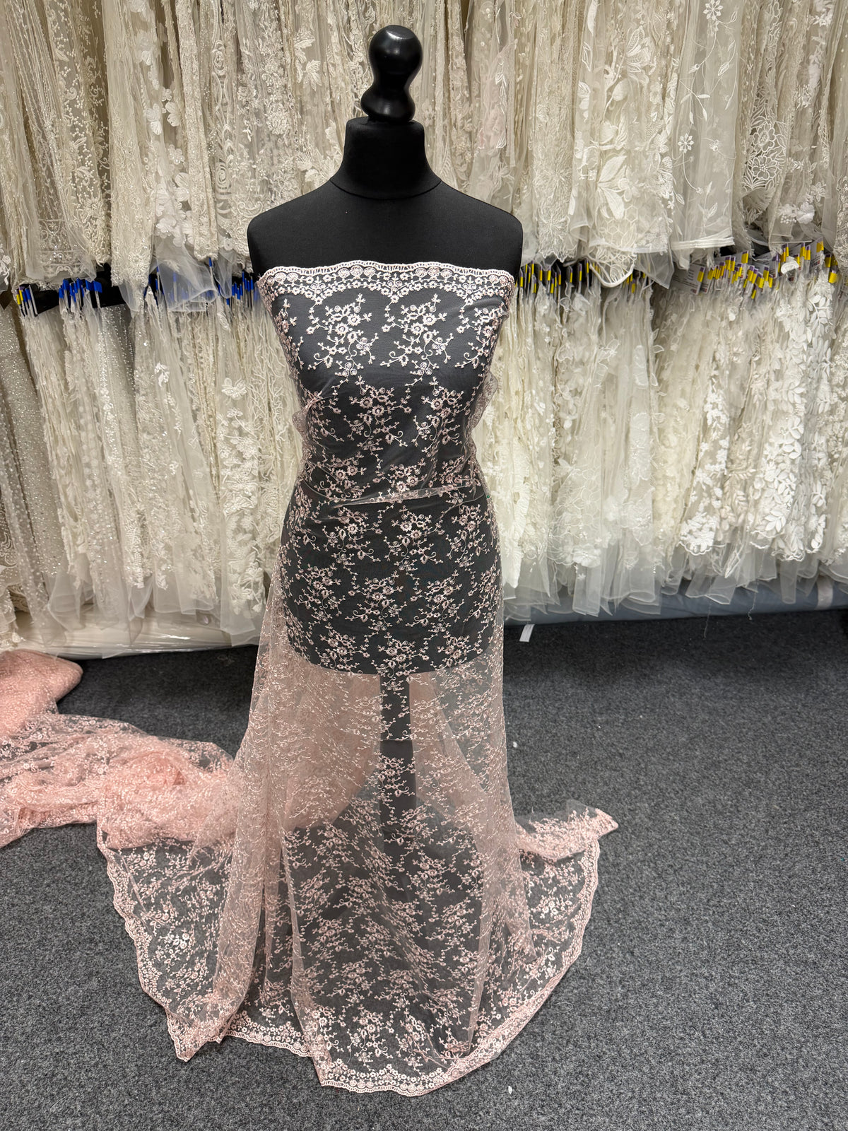 Dentelle brodée Rose Antique - P615