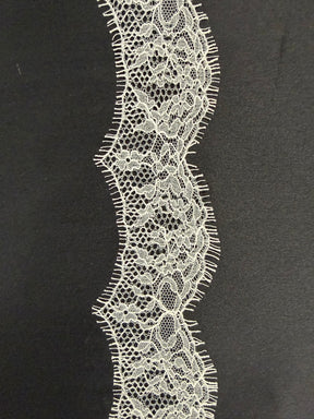 Garniture en dentelle Chantilly ivoire - T439