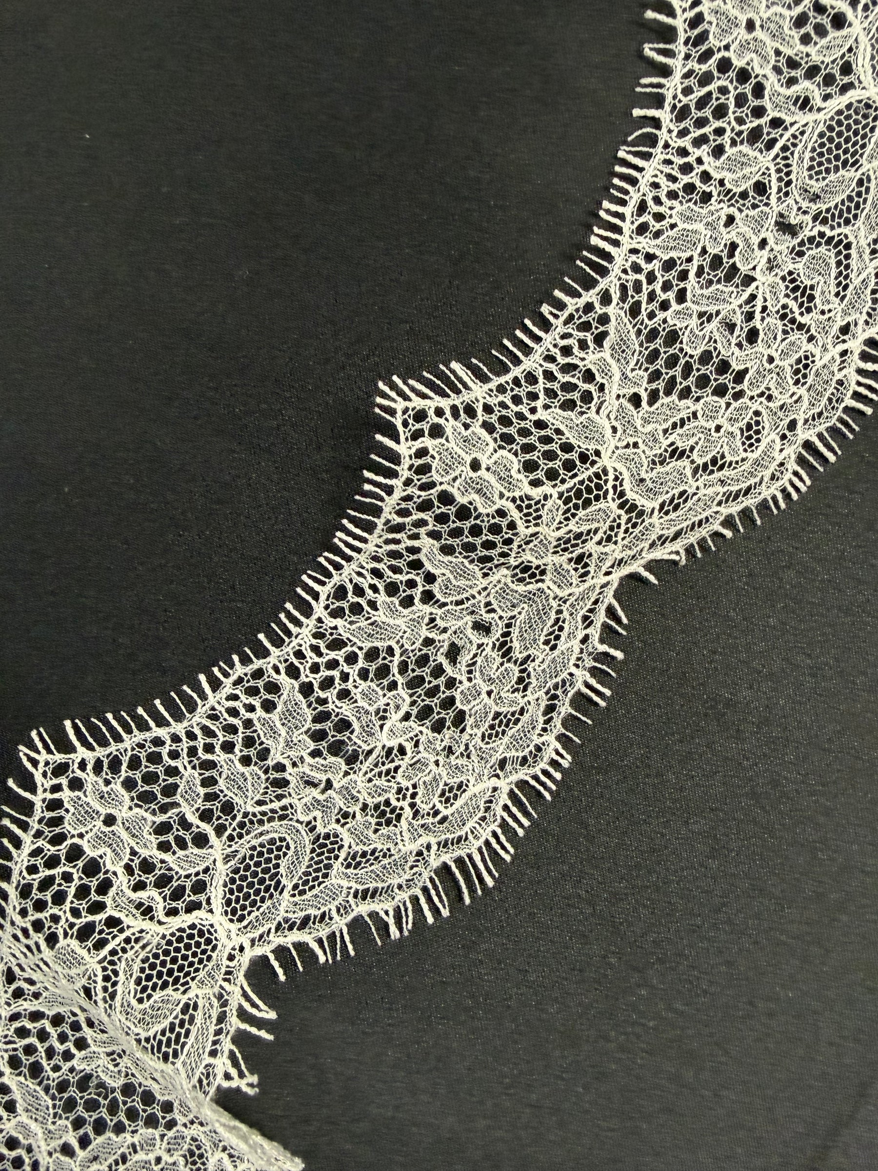 Garniture en dentelle Chantilly ivoire - T439