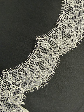 Garniture en dentelle Chantilly ivoire - T439