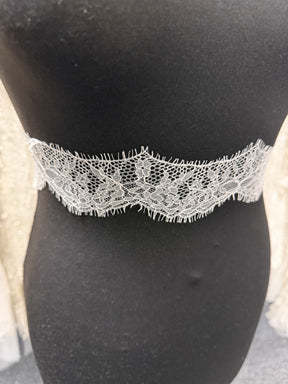 Garniture en dentelle Chantilly ivoire - T439