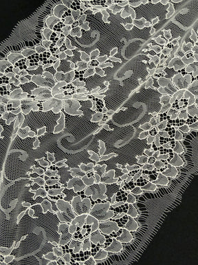 Galon de dentelle Chantilly ivoire - T173