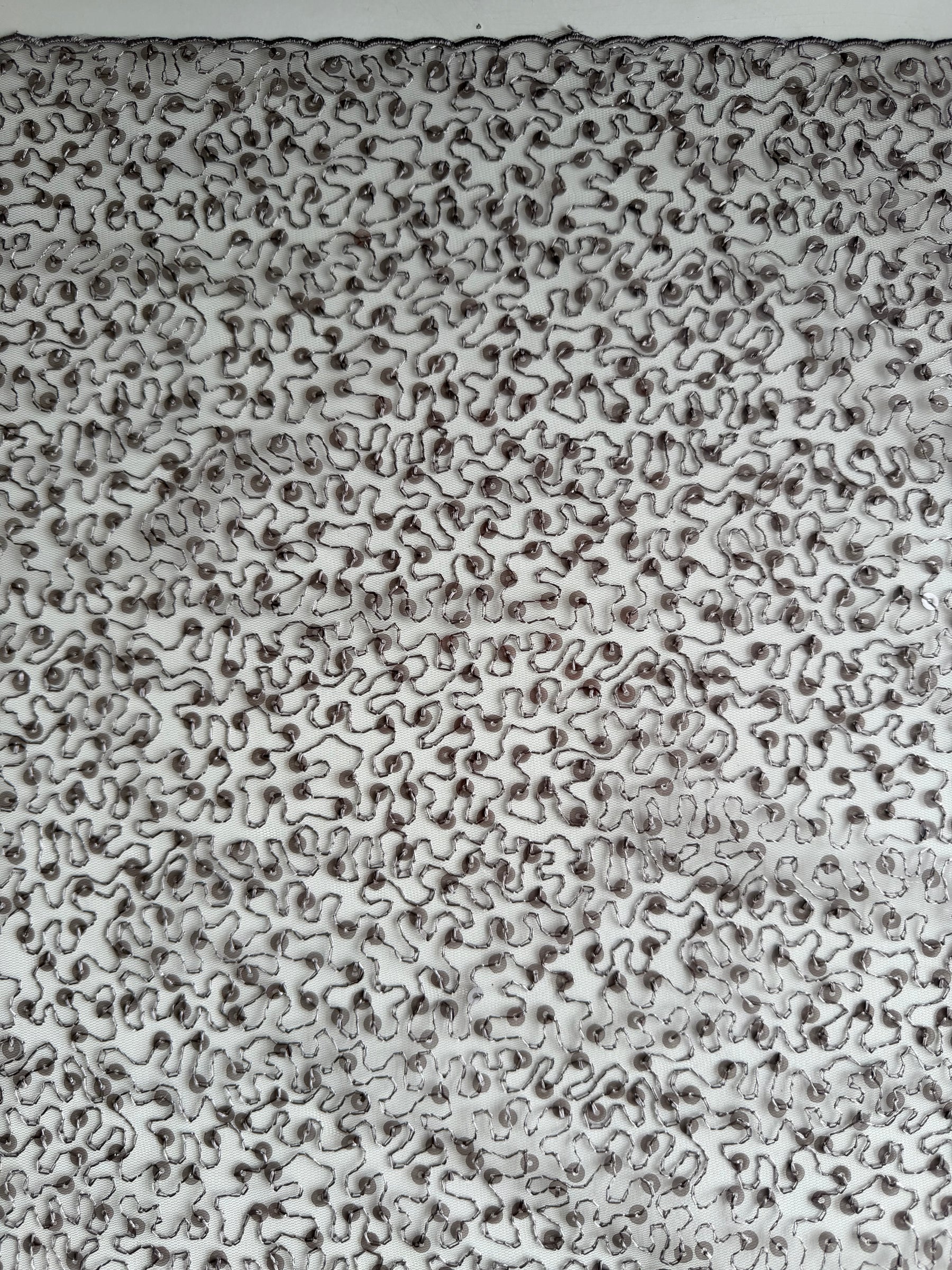 Tulle à sequins brodé taupe – EB3001
