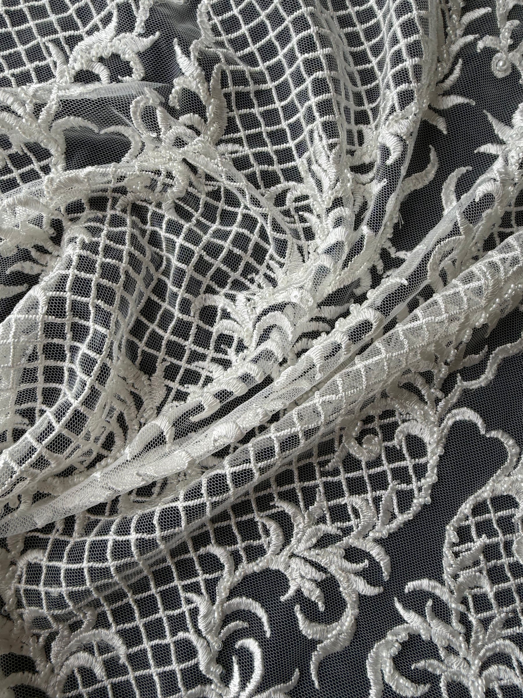 Tulle brodé de perles ivoire - EB1020