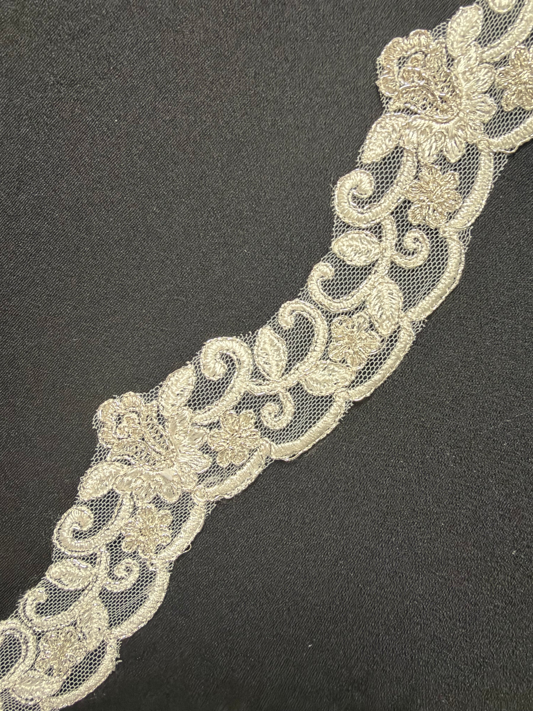 Bordure ivoire/argent - T297
