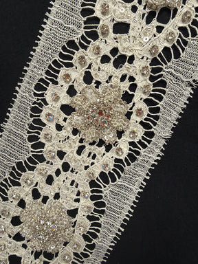 Bordure en dentelle de Chantilly perlée ivoire/argent - T262