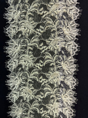 Bordure perlée et à sequins indienne ivoire - T452