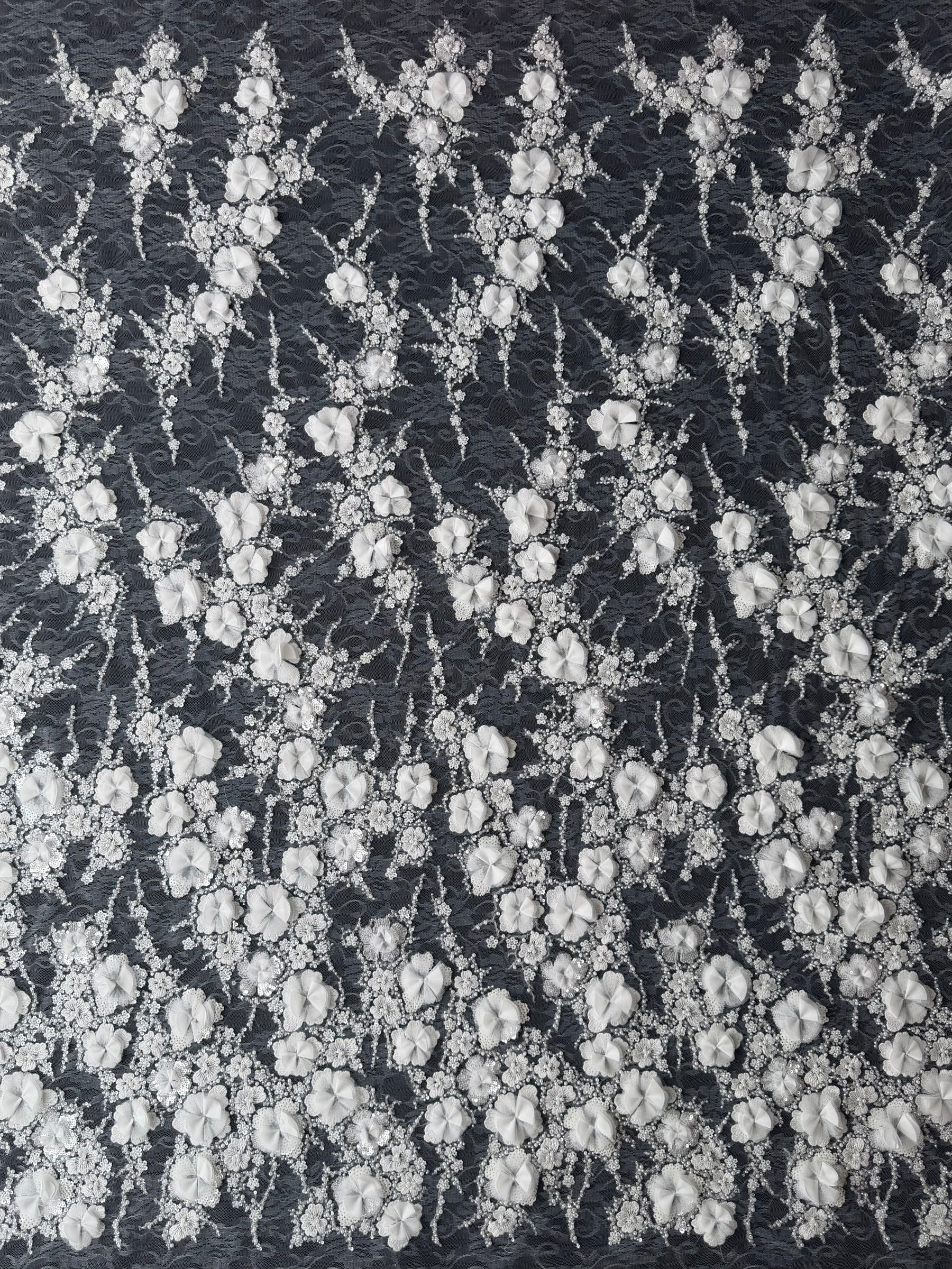 Tulle ivoire brodé de perles en 3D - EB1106