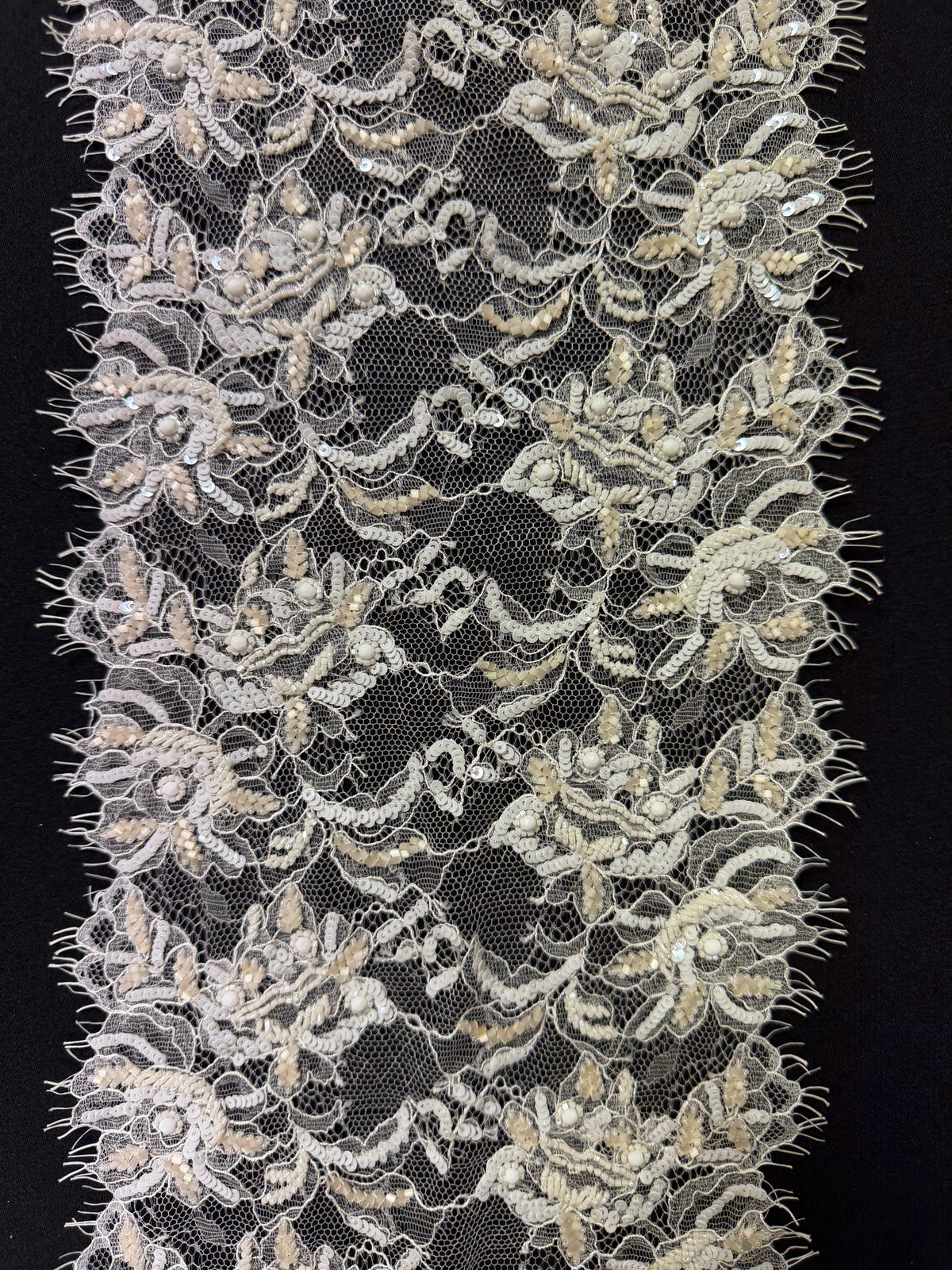 Bordure perlée et à paillettes indienne, ivoire - T453