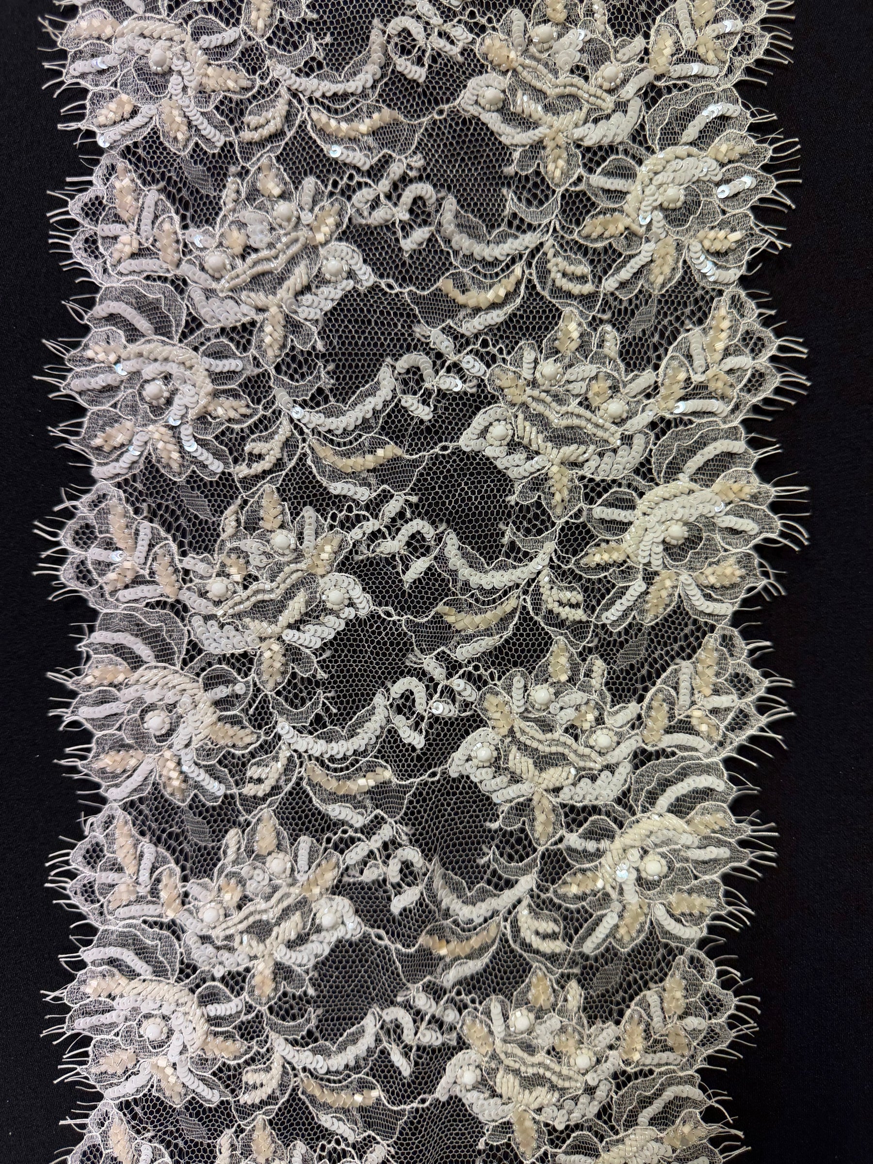 Bordure perlée et à paillettes indienne, ivoire - T453