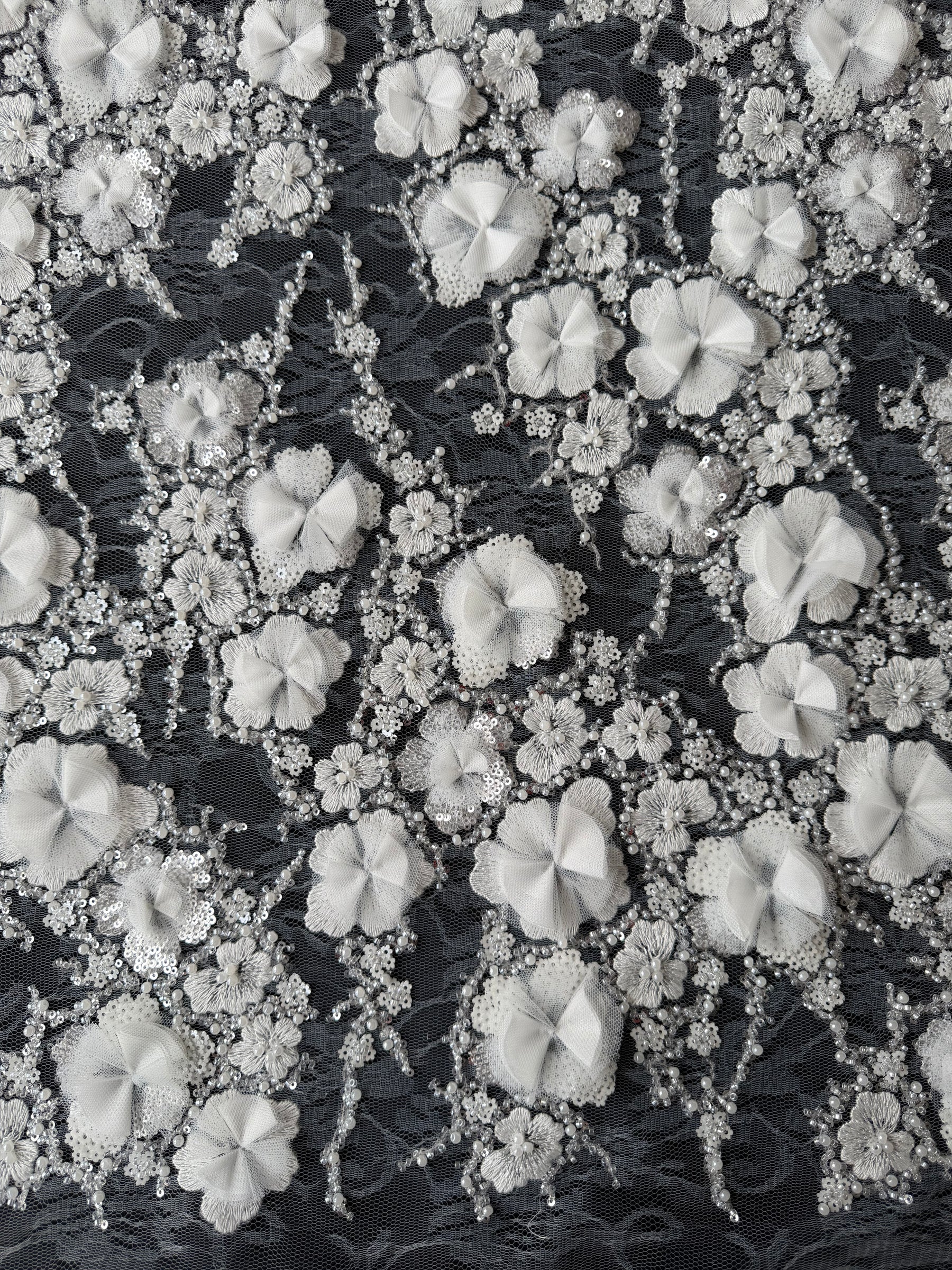 Tulle ivoire brodé de perles en 3D - EB1106