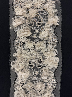 Garniture perlée 3D française ivoire - T344