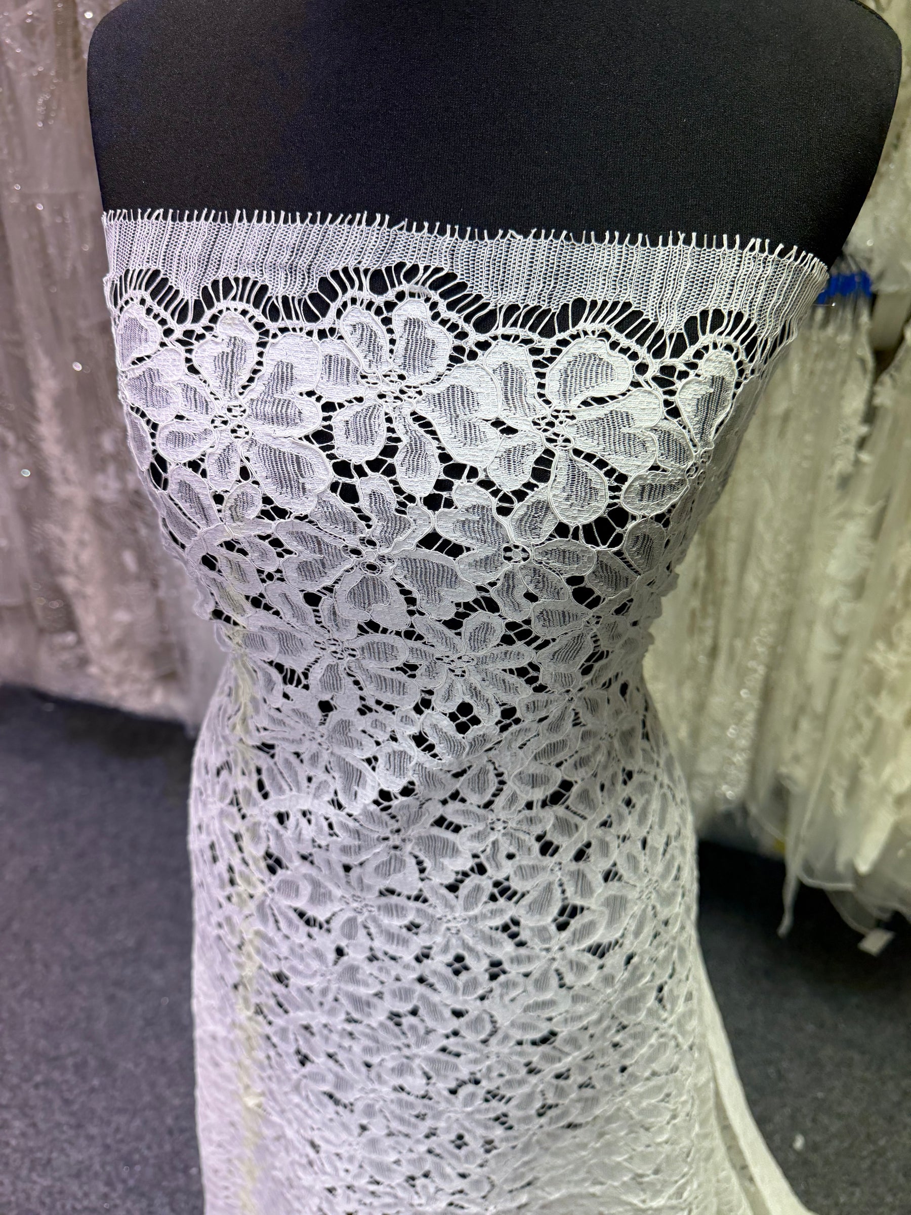 Dentelle française festonnée ivoire - LA4006