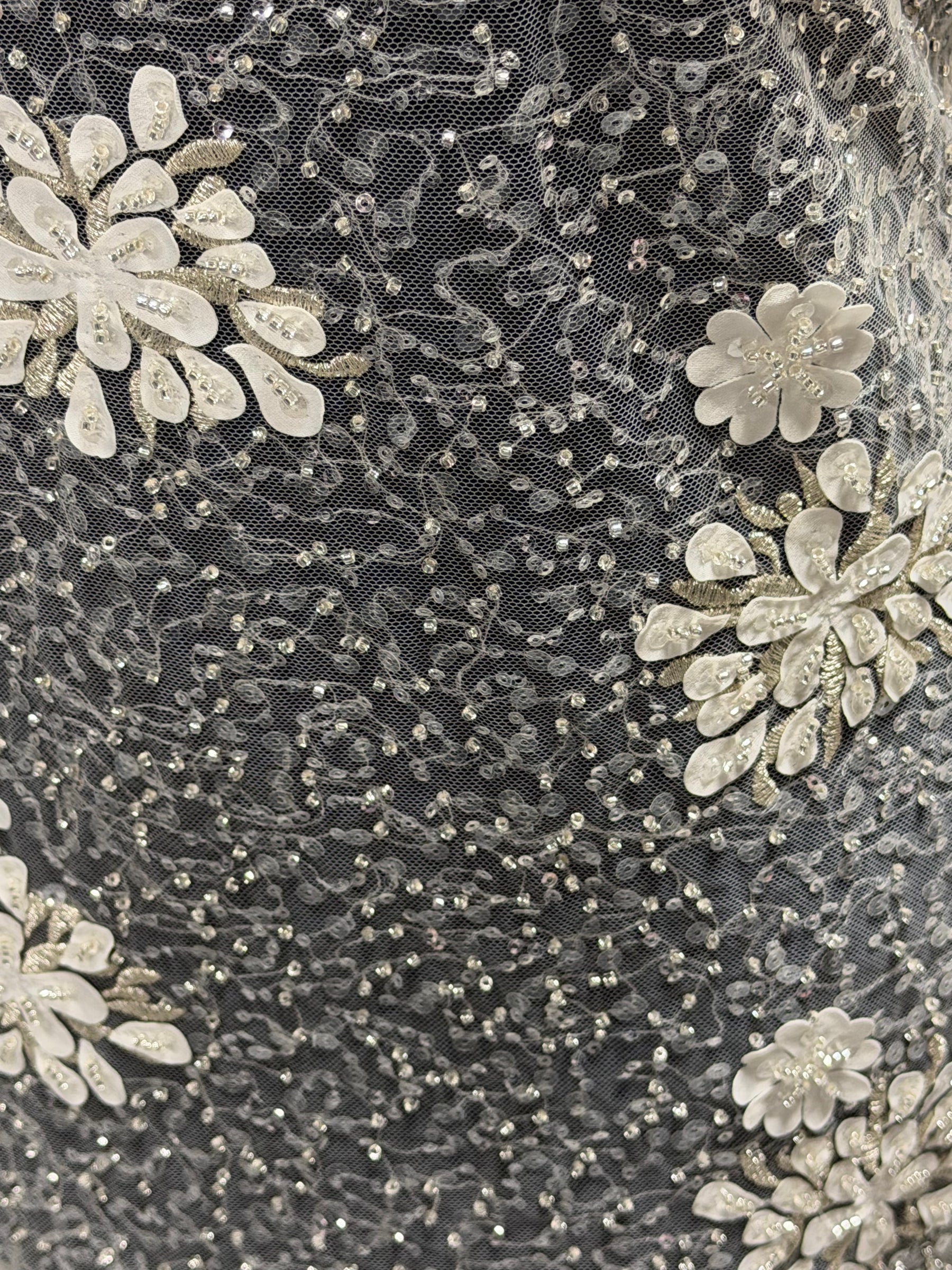 Tulle brodé de perles ivoire - EB1074