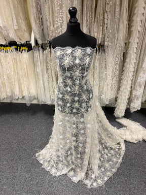 Ivory Feather Lace - P589