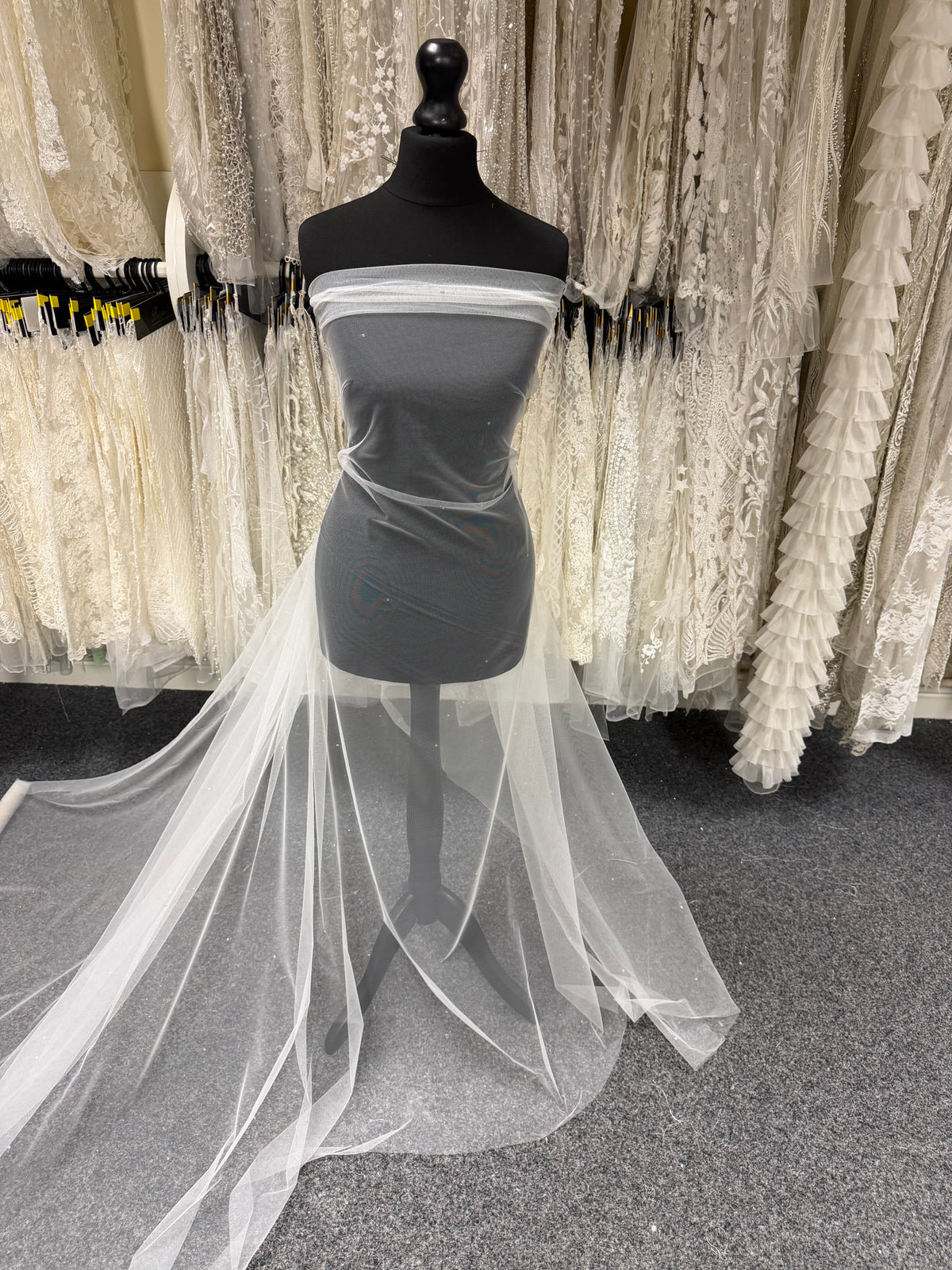 Tulle ivoire orné de strass - Phare